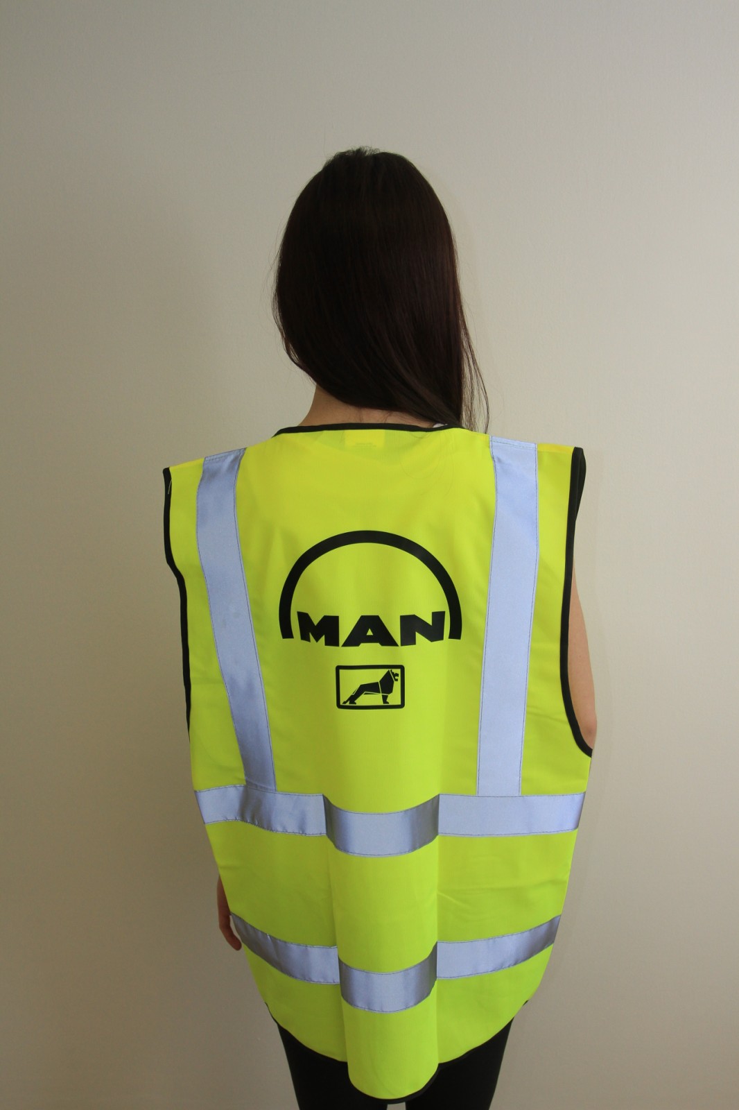 Reflexná vesta s nápisom MAN 