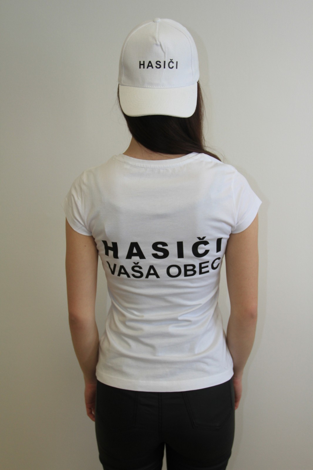 Biele tričko s nápisom HASIČI