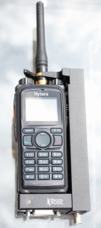 Aktívny vozidlový adaptér KTC-715 pre prenosné rádiostanice